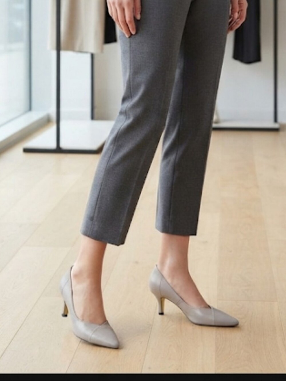 Bella Vita Grey/Taupe Leather Pointed Toe Kitten Heels Pumps 2.5" Heel Size 7